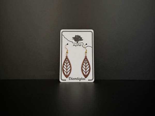 Ohrschmuck «Blatt» aus Diemtigtaler Apfelbaum